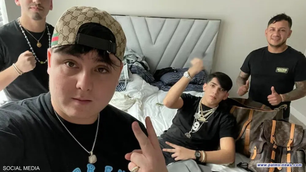 صورة فضحتهم.. سرقوا مقتنيات نجم أميركي وتصورا بها